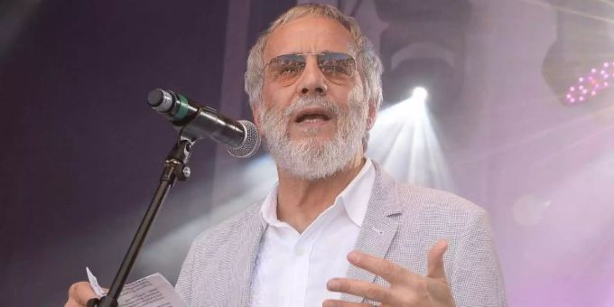 Der als Cat Stevens berühmt gewordene Sänger Yusuf Islam tritt beim Eid Festival am Trafalgar Square auf. Er hofft auf die kommenden Generationen im Kampf gegen den Klimawandel. Foto: John Stillwell/PA Archive/dpa Der als Cat Stevens berühmt gewordene Sänger Yusuf Islam tritt beim Eid Festival am Trafalgar Square auf. Er hofft auf die kommenden Generationen im Kampf gegen den Klimawandel. Foto: John Stillwell/PA Archive/dpa