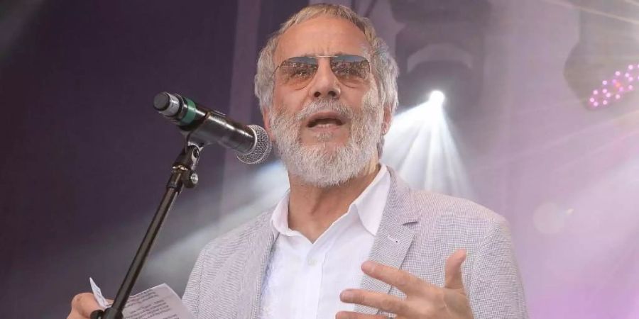 Der als Cat Stevens berühmt gewordene Sänger Yusuf Islam tritt beim Eid Festival am Trafalgar Square auf. Er hofft auf die kommenden Generationen im Kampf gegen den Klimawandel. Foto: John Stillwell/PA Archive/dpa