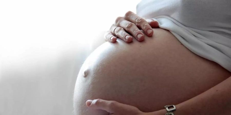 Laut einer Studie in den USA kommt es durch Corona-Impfungen nicht zu vermehrten vorzeitigen Geburten. Foto: Mascha Brichta/dpa-tmn/dpa