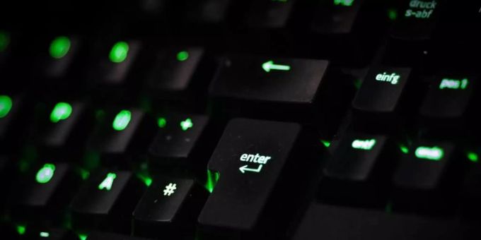 Berlin - Umfrage: Mehr Nutzer von Internet-Kriminalität betroffen