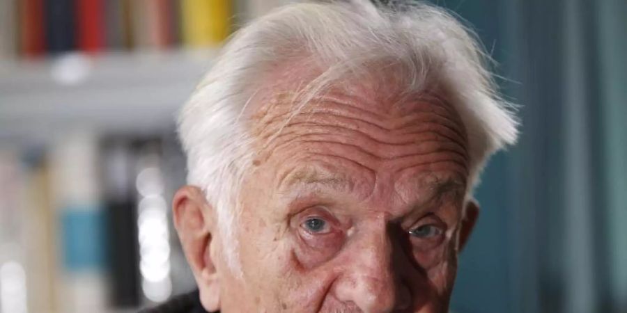 Der Publizist Klaus Rainer Röhl ist tot. Foto: Oliver Berg/dpa