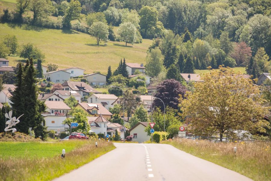 Ortseinfahrt Künten an der Küntenstrasse.