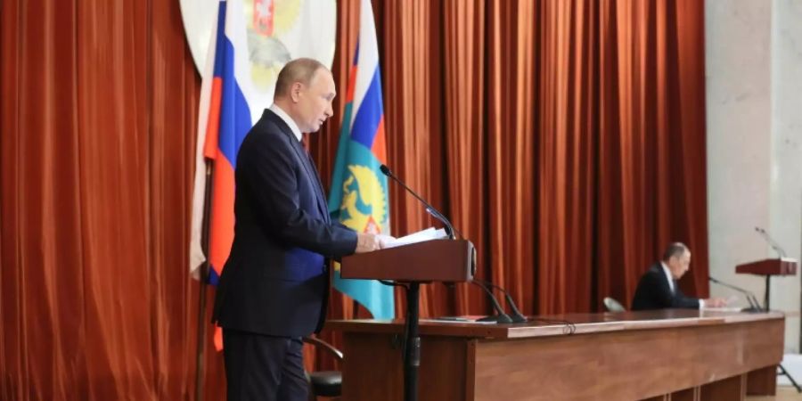 Putin bei der Ansprache im Aussenministerium