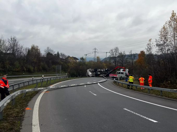Unfall Lkw Rotkreuz