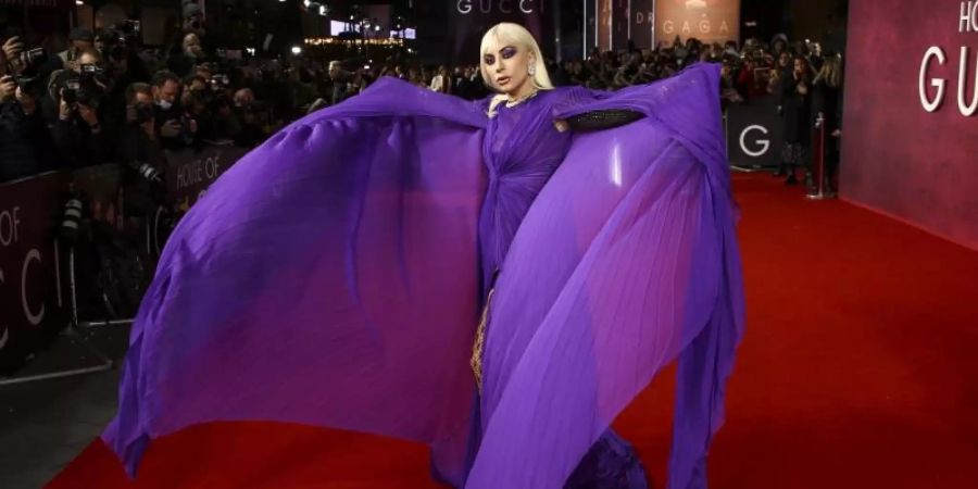 Vamp in Violett: Lady Gaga bei der Premiere von «House of Gucci». Foto: Joel C Ryan/Invision/AP/dpa