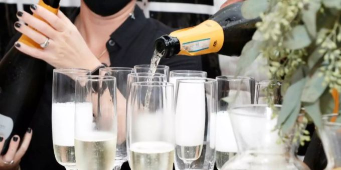 Zu den verschiedensten Feierlichkeiten wird gerne mit Champagner angestossen. Dieser Tropfen endete jedoch tödlich für einen 52-Jährigen. Champagner