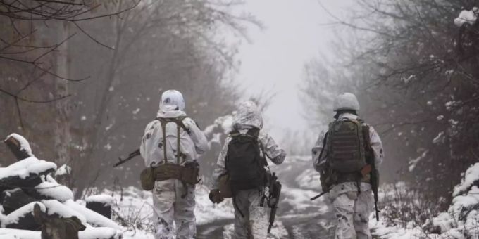 Ukrainische Soldaten in Katerinivka. Foto: Andriy Dubchak/AP/dpa Ukraine-Konflikt