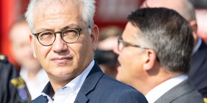 Es ist das erste Mal, dass die hessischen Grünen einen eigenen Kandidaten für den Einzug in die Staatskanzlei aufstellen. Es ist das erste Mal, dass die hessischen Grünen einen eigenen Kandidaten für den Einzug in die Staatskanzlei aufstellen.