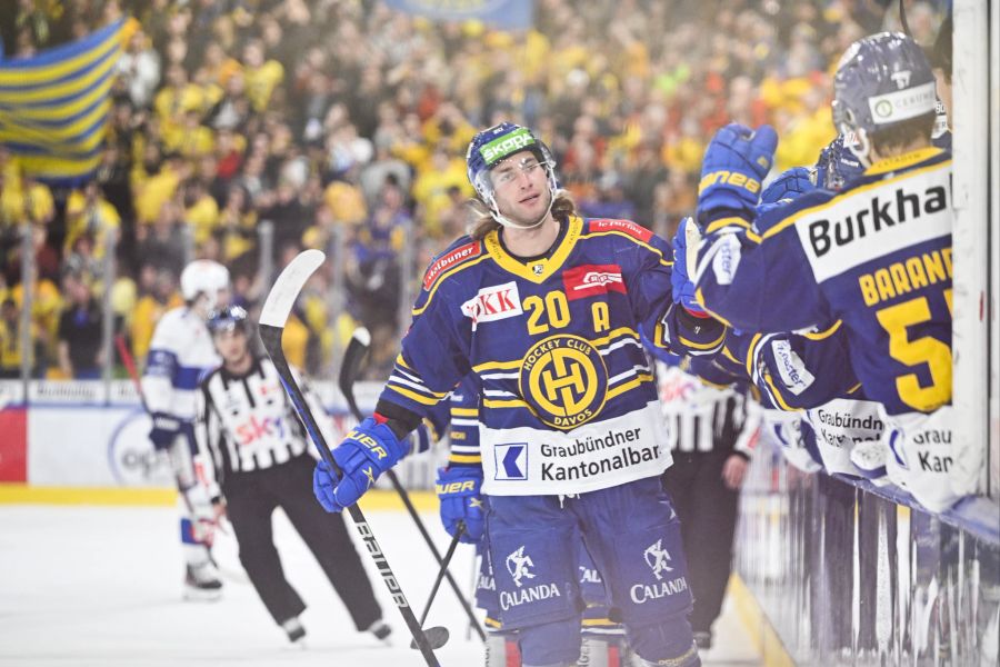 HCD-Verteidiger Michael Fora jubelt nach seinem Treffer zum zwischenzeitlichen 1:1.