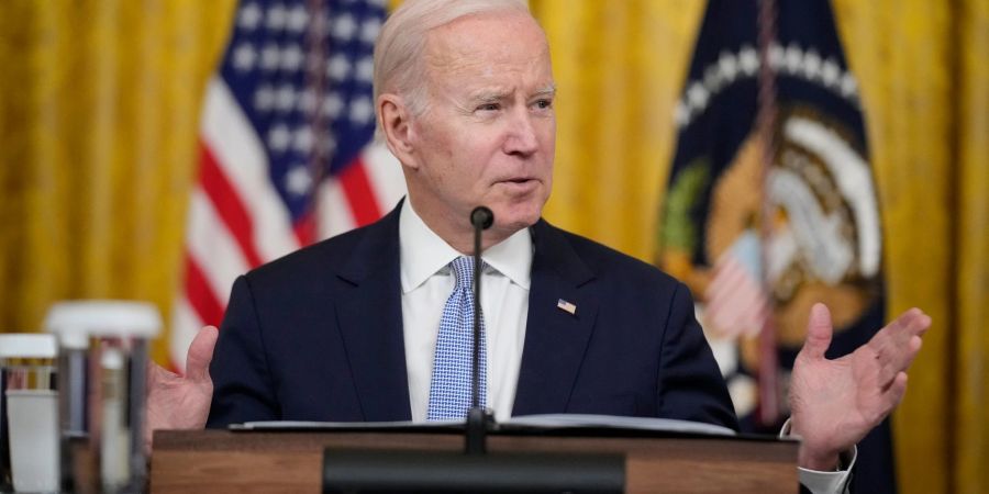 US-Präsident Joe Biden spricht bei einem Treffen im East Room des Weissen Hauses.