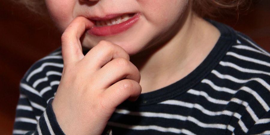 Wenn Kinder beissen, fühlen Eltern sich oft hilflos. Das sind sie aber nicht zwangsläufig.