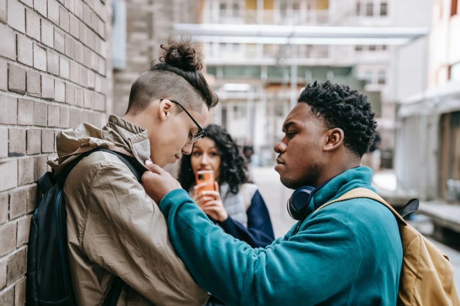 Passiert Mobbing nach der Schulzeit, ziehen sich die Schulen aus der Verantwortung.