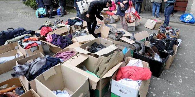 Tausende Kriegsflüchtlinge kommen täglich in Deutschland an - wer trägt die Kosten?. Foto: Bernd Wüstneck/dpa-Zentralbild/dpa Tausende Kriegsflüchtlinge kommen täglich in Deutschland an - wer trägt die Kosten?. Foto: Bernd Wüstneck/dpa-Zentralbild/dpa