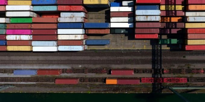 Containerverladung in Dortmund. wirtschaft