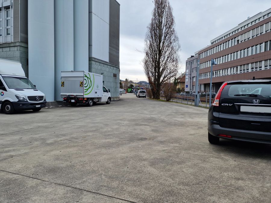 Bei einem normalen Foto ist der grüne Food-Truck fast nicht erkennbar.