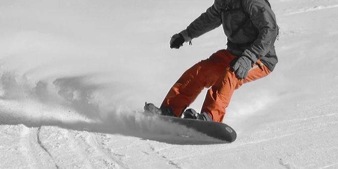 Ein Snowboarder (Symbolbild). Snowboard