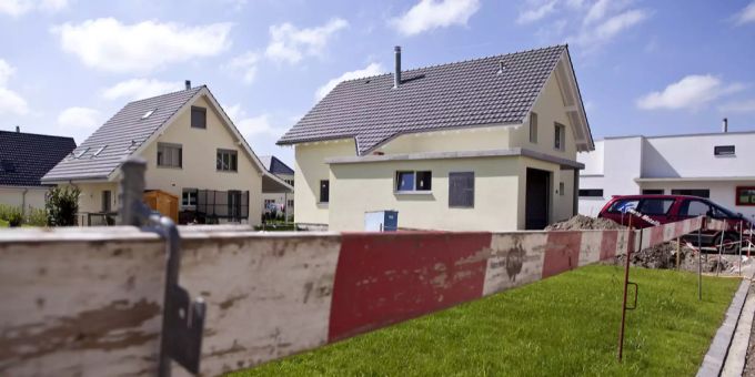 Immer mehr Schweizerinnen und Schweizer wollen sich den Traum vom Wohneigentum erfüllen. Eigenheim