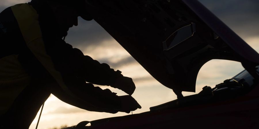 Keine schwarze Magie: Einige Sachen am Auto lassen sich durchaus in Eigenregie erledigen - etwas handwerkliches Geschick und Willen zur Einarbeit vorausgesetzt.
