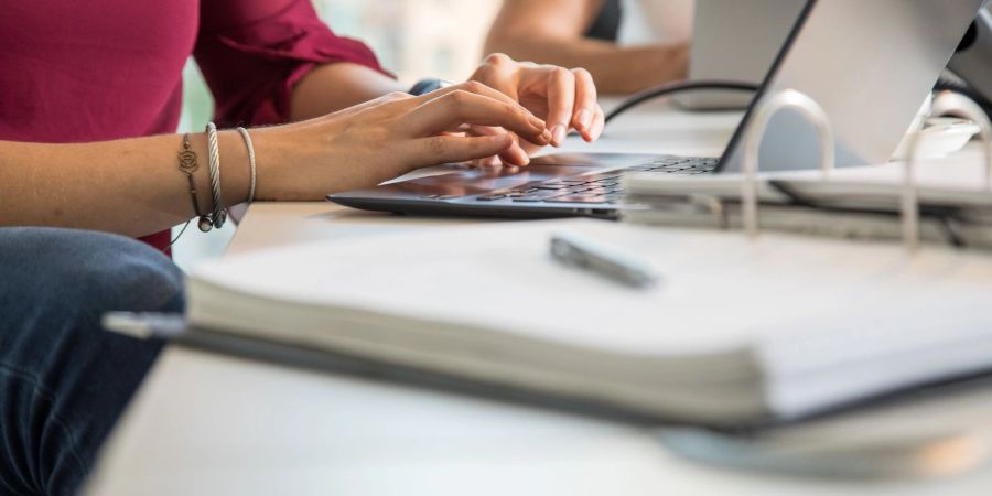 Wie hoch ist mein Risiko, eines Tages berufsunfähig zu werden? Und lohnt sich eine private Absicherung? Eine neue Version des Online-Rechners soll Arbeitnehmern die Planung erleichtern.