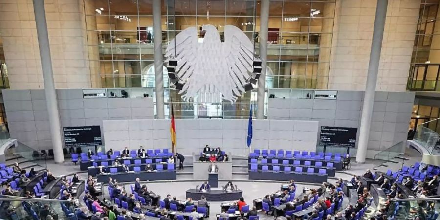 Wer nur doppelt geimpft oder genesen ist, braucht nun einen zusätzlichen negativen Test für den Zutritt zum Plenarsaal oder zu Ausschusssitzungen. Foto: Michael Kappeler/dpa