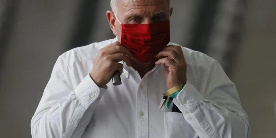 Uli Hoeness ist der Ehrenpräsident des FC Bayern München. Foto: Ronald Wittek/epa/Pool/dpa