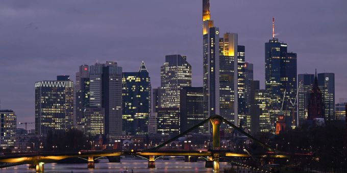 Gewerkschaft und Arbeitgeber haben sich auf einen Tarifabschluss für die privaten Banken in Deutschland geeinigt. Gewerkschaft und Arbeitgeber haben sich auf einen Tarifabschluss für die privaten Banken in Deutschland geeinigt.