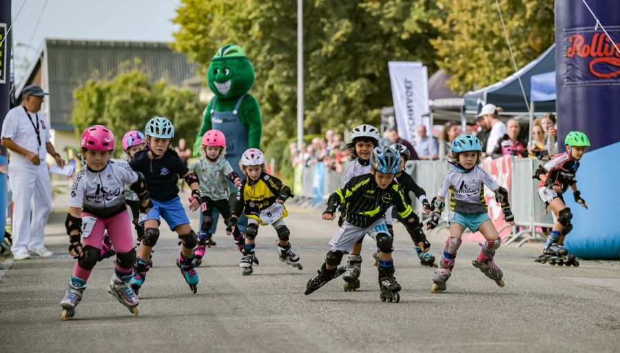 Kinder können in den Kategorien Mini, Kids oder Junioren starten oder in Begleitung eines Erwachsenen in der Kategorie Fun & Family mitfahren.