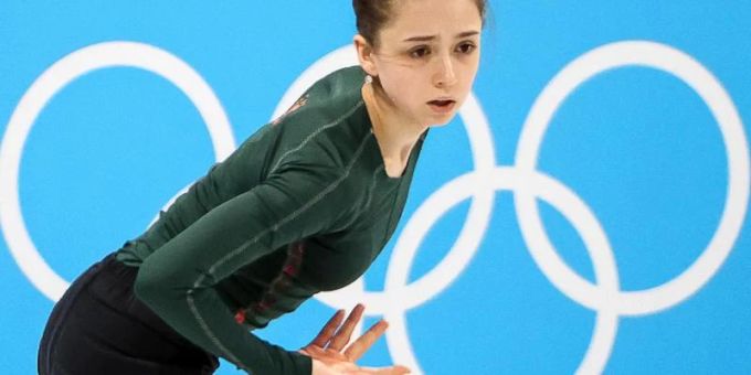 Eiskunstläuferin Kamila Walijewa vom Russischen Olympischen Komitee erhält nach positivem Dopingtest die Starterlaubnis für den Einzelwettbewerb. Foto: Valery Sharifulin/TASS/dpa Eiskunstläuferin Kamila Walijewa vom Russischen Olympischen Komitee erhält nach positivem Dopingtest die Starterlaubnis für den Einzelwettbewerb. Foto: Valery Sharifulin/TASS/dpa