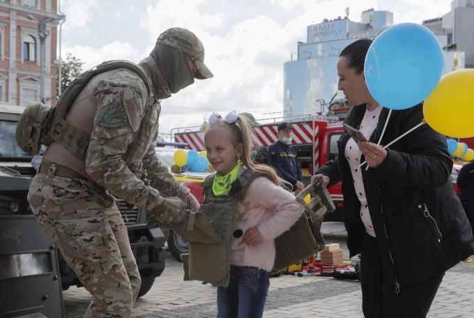 Ukraine Krieg Schutzweste Kinder