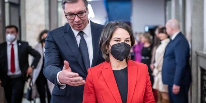 Bundesaussenministerin Annalena Baerbock wird in Belgrad vom serbischen Präsidenten Aleksander Vucic empfangen. Foto: Michael Kappeler/dpa Bundesaussenministerin Annalena Baerbock wird in Belgrad vom serbischen Präsidenten Aleksander Vucic empfangen. Foto: Michael Kappeler/dpa