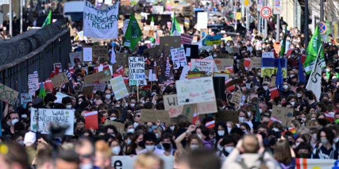 Eine Klimastreik-Demonstration in Berlin. klimastreik