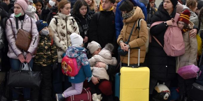 Wartende Menschen im westukrainischen Lemberg (Lwiw) Wartende Menschen im westukrainischen Lemberg (Lwiw)