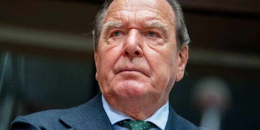 Gerhard Schröder (SPD), ehemaliger Bundeskanzler und Leiter Verwaltungsrat Nord Stream 2, steht wegen seiner Geschäftsbeziehungen zu Kreml-Chef Putin zunehmend in der Kritik. Foto: Kay Nietfeld/dpa