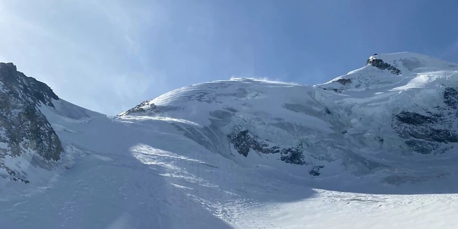 Das Allalinhorn ist ein gut 4000 Meter hoher Gipfel etwa sieben Kilometer südwestlich von Saas-Fee. Es zählt zu den meistbestiegenen Viertausendern der Alpen.