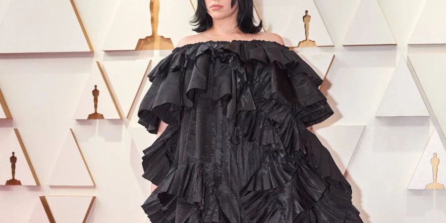 Billie Eilish erschien in einem auffälligen schwarzen Gucci-Kleid zu der Oscar-Verleihung vom 27. März.