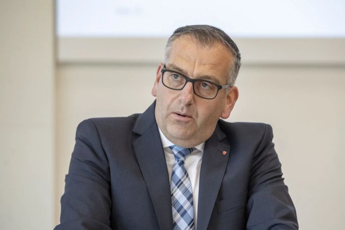 Der Schwyzer Regierungsrat Michael Stähli anlässlich einer Medienkonferenz der Schwyzer Regierung zur epidemiologischen Lage der Corona-Pandemie vom Donnerstag, 18. Juni 2020 in Schwyz. Michael Stähli Schwyz