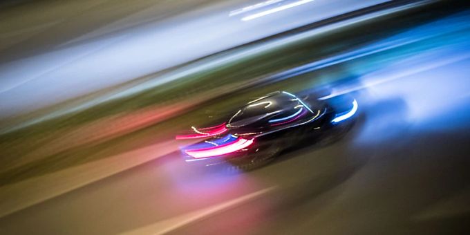 «Es gibt eine Geschwindigkeit, bei der wird das Auto zur Waffe», sagte die österreichische Verkehrsministerin Leonore Gewessler (Grüne). (Archivbild) extreme Raser