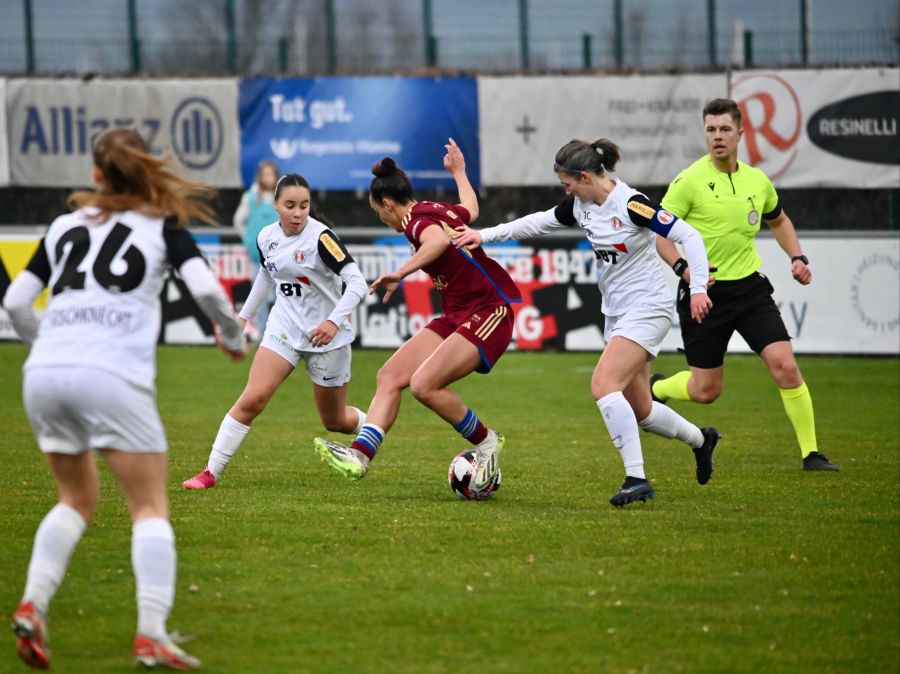 Auch wenn die Angriffe von Servette in der zweiten Halbzeit aggressiver wurden, liess sich die FCRJ-Verteidigung vorerst nicht beeindrucken.