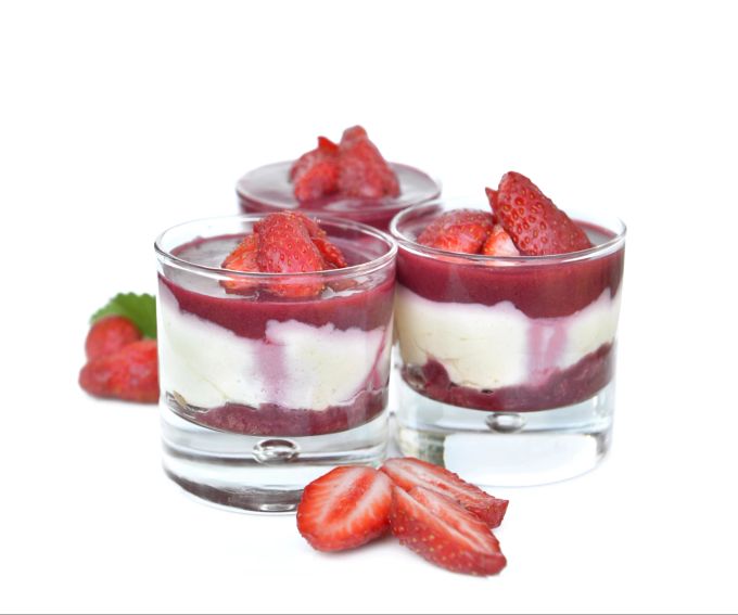 Etwas Süsses darf natürlich auch nicht fehlen - da ist ein Dessert mit Beeren doch genau das Richtige Dessert mit Beeren