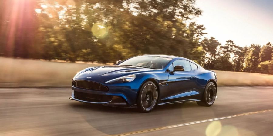 Der 2016 vorgestellte Aston Martin Vanquish zeigt deutlich die Design-Einflüsse früherer Klassiker.