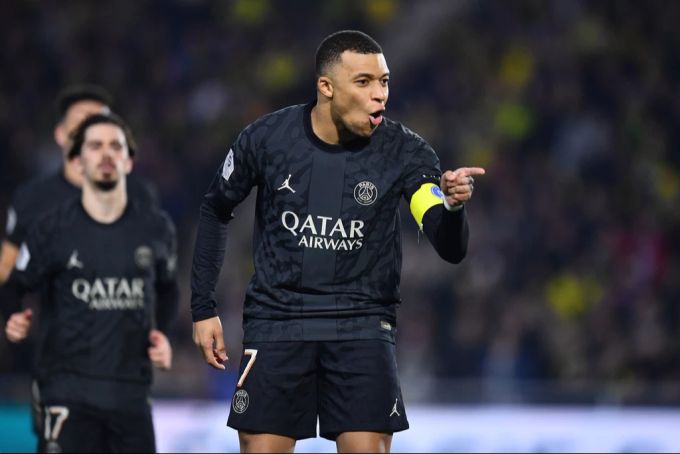 Kylian Mbappé verlässt PSG im Sommer. Er wechselt aber wohl nicht zum FC Breitenrain, so Trainer Della Casa mit einem Schmunzeln. Kylian Mbappé FC Breitenrain