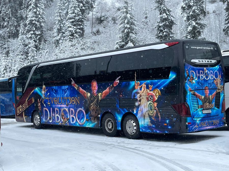 Und als Highlight: Der Bus von DJ Bobo!