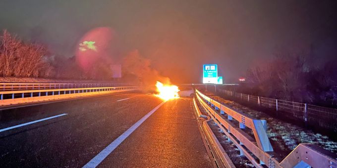 Root LU: Auto nach Unfall vollständig ausgebrannt. Root LU