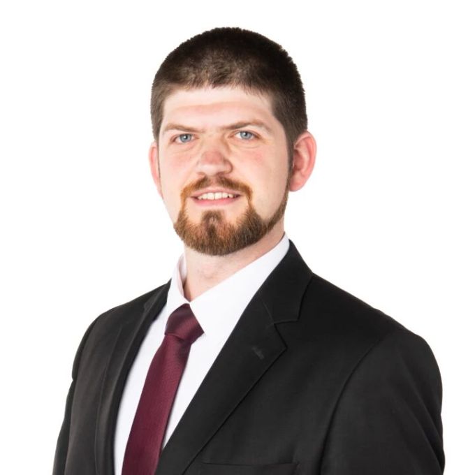 Patrik Kretz ist ein 30-jähriger Kantonsrat aus dem Kanton Zug und Mitglied der SVP. Er reiste ohne das Wissen seiner Partei nach Belarus zur Wahlbeobachtung. Belarus SVP Wahlbeobachter