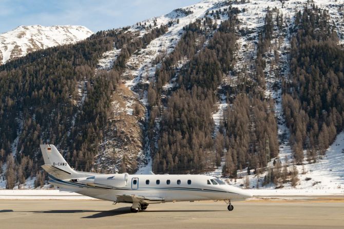 privatjet samedan flughafen
