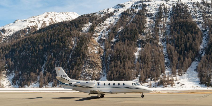 privatjet samedan flughafen