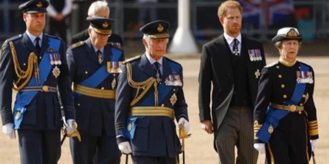 Blitz-Besuch - Ist Prinz Harry bei den Royals endgültig untendurch?