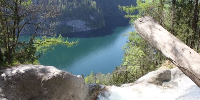 Die Gumpe am Königsbach-Wasserfall bei Schönau am Königssee. Königsbach-Wasserfall