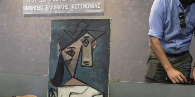 Die griechische Polizei präsentiert das wiedergefundene Gemälde «Frauenkopf» von Pablo Picasso. Picasso