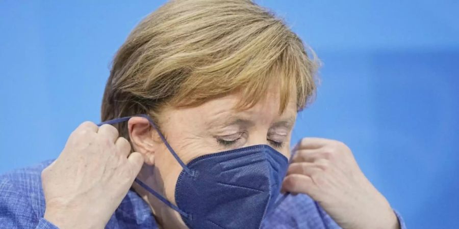 Kanzlerin Angela Merkel mit Maske